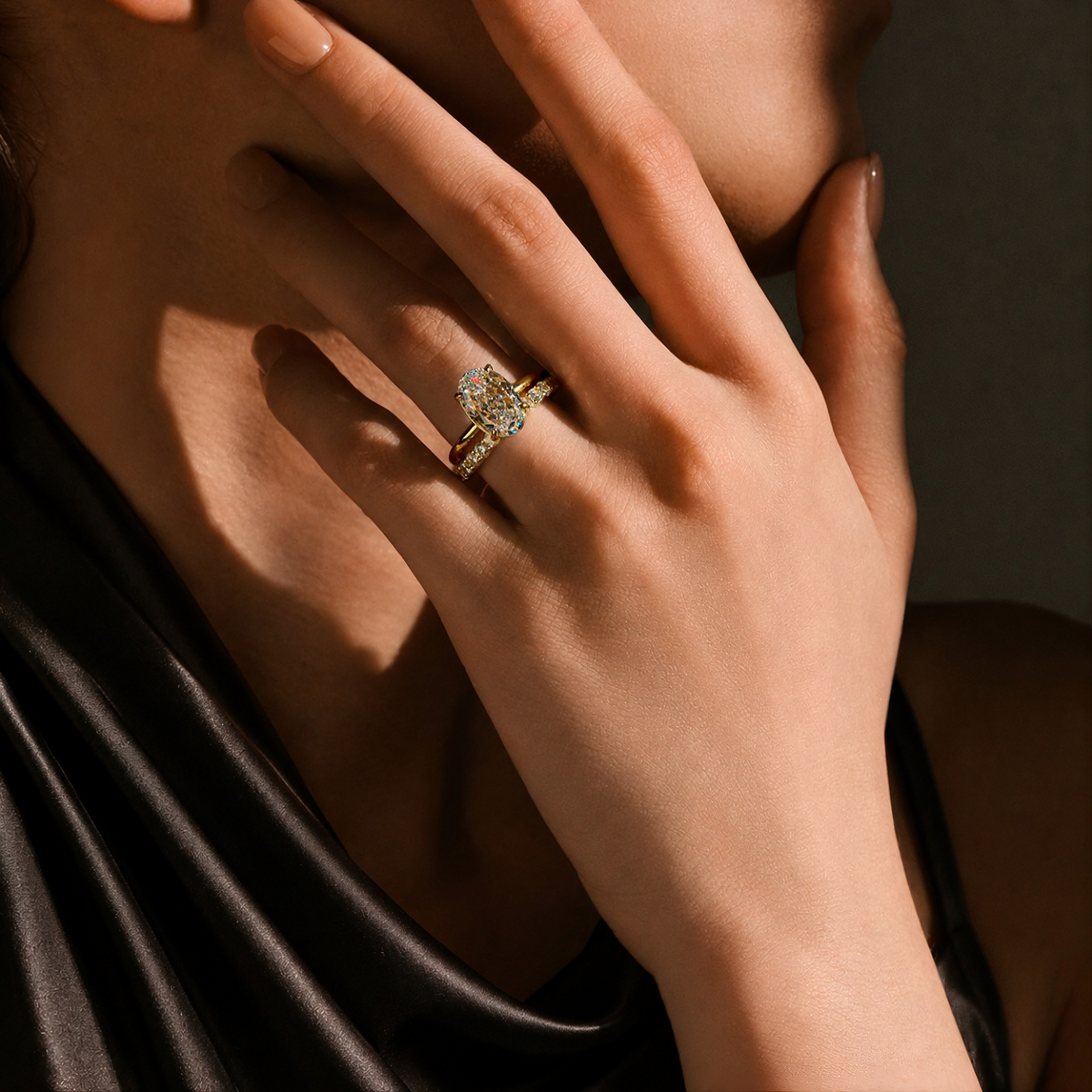 CRUSHED ICE OVAL CUT RING