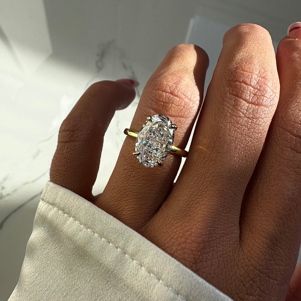 CRUSHED ICE OVAL CUT RING