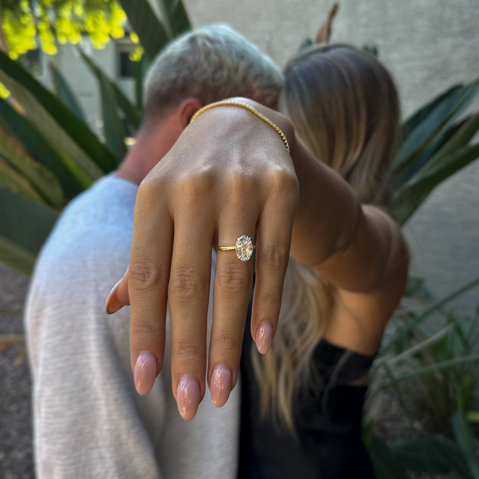 CRUSHED ICE OVAL CUT RING