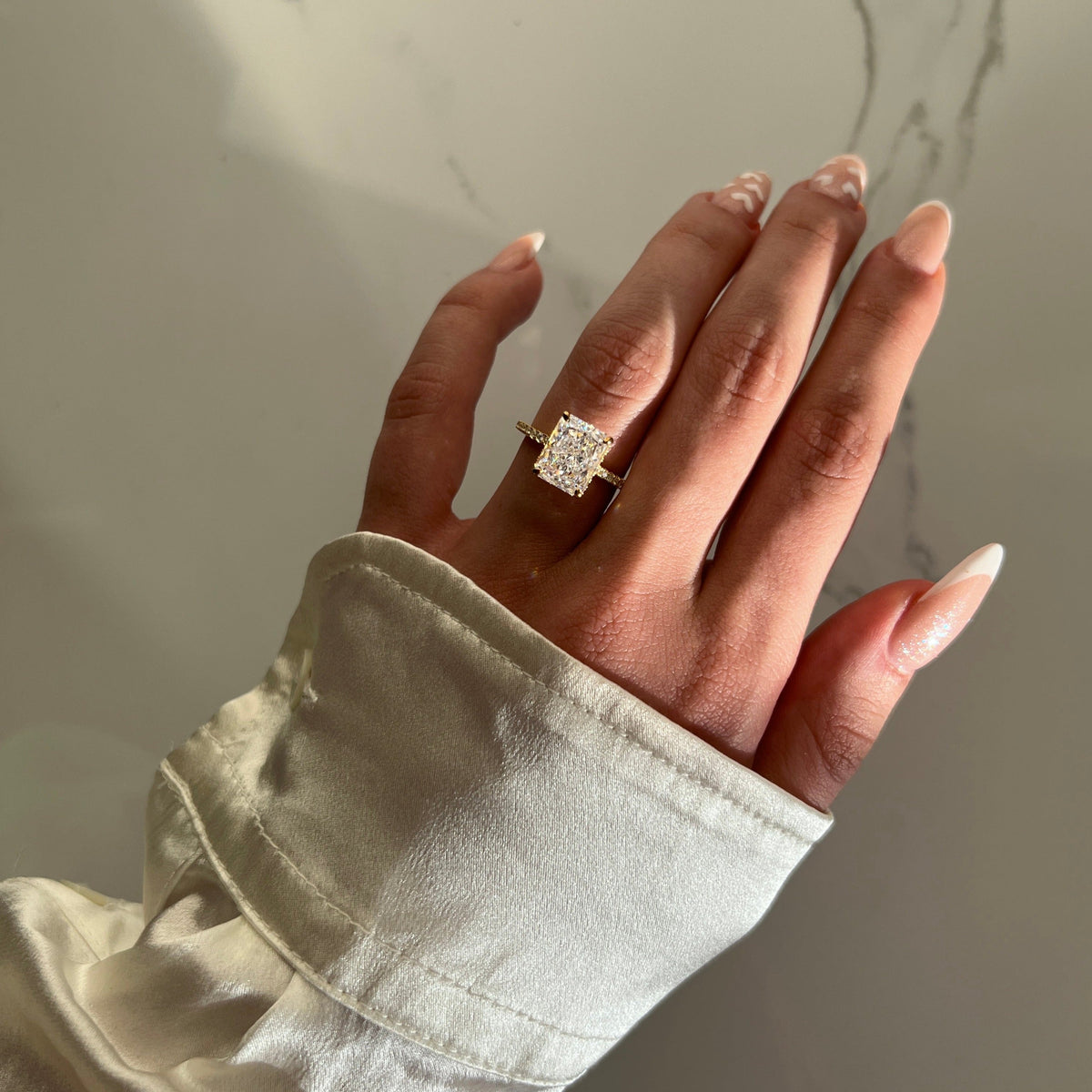 CRUSHED ICE RADIANT CUT RING