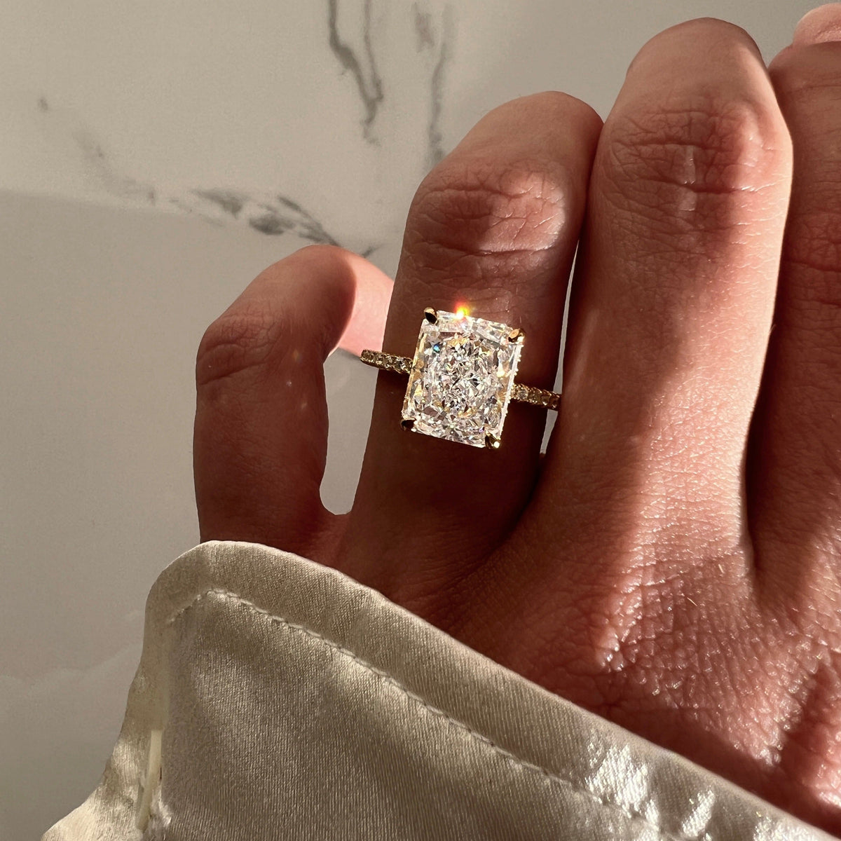 CRUSHED ICE RADIANT CUT RING