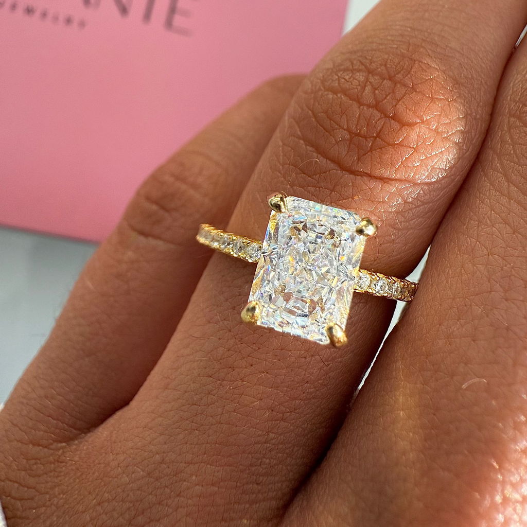 MINI RADIANT CUT RING